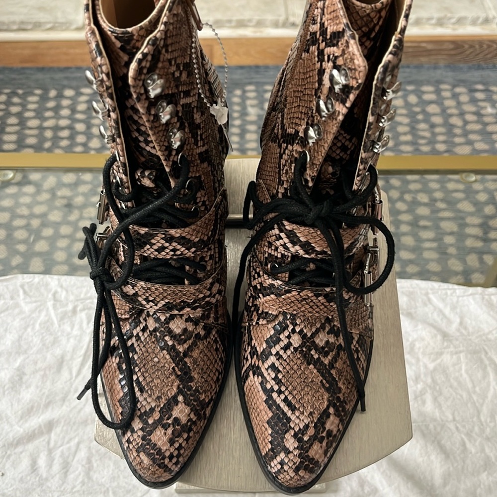 NWT  Express animal print boot with laces and buckles